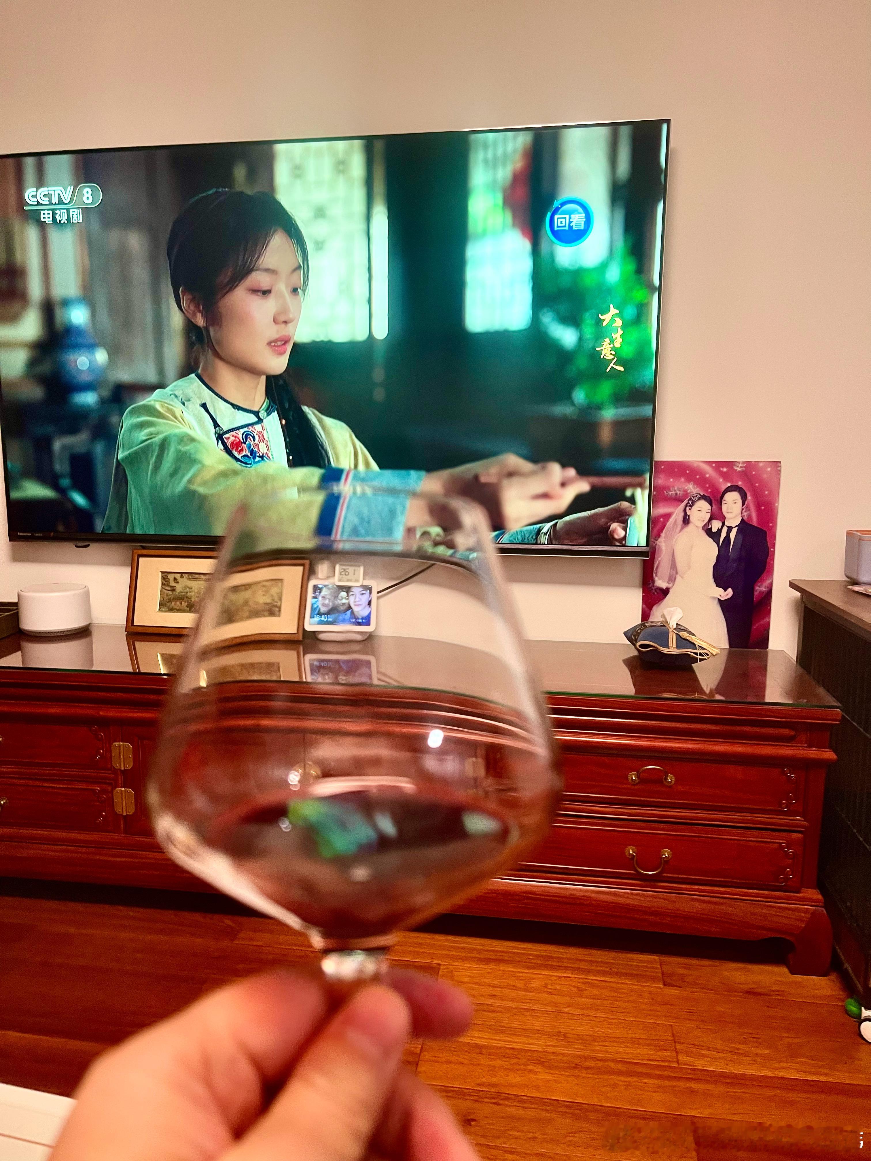 人生如戏：        小时候爱看电视，《西游记》《聊斋》《霍元甲》《红楼梦》