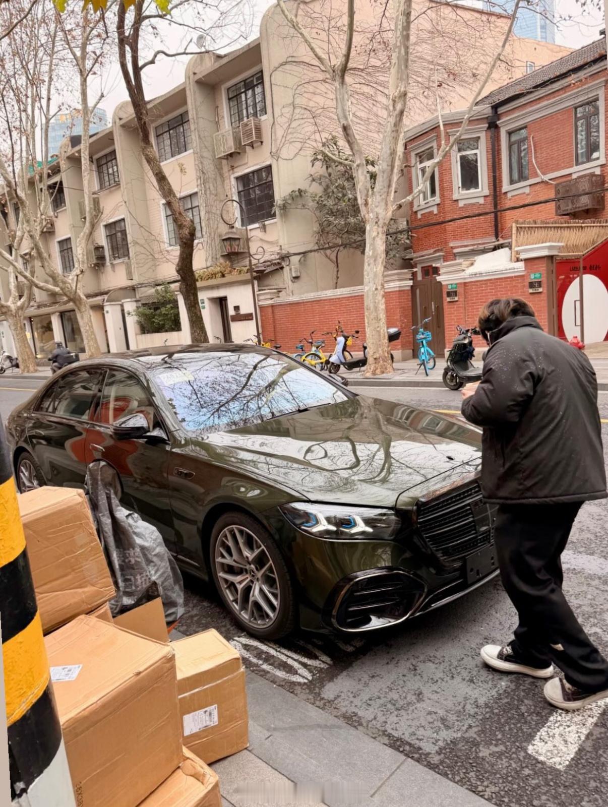 上海街头的新款奔驰S级这造型可以么？ 