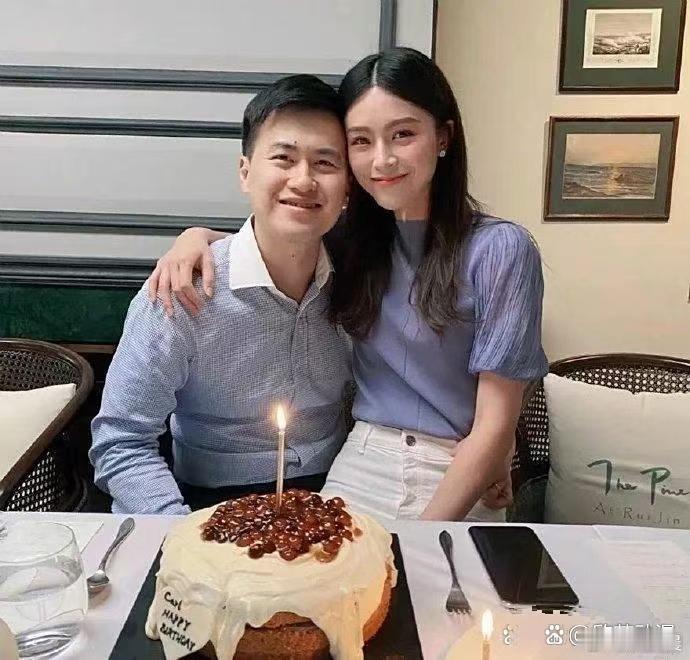 文咏珊的富豪老公也太帅了吧！有钱还自带高颜值，和她站在一起般配度拉满，真的太让人