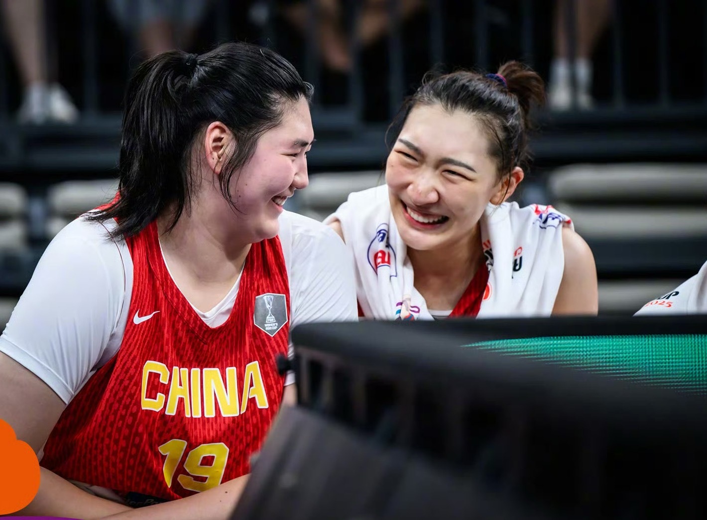 中国女篮的双塔[good]韩旭和张子宇今晚分别得到18分确实无解，尤其是张子宇仅