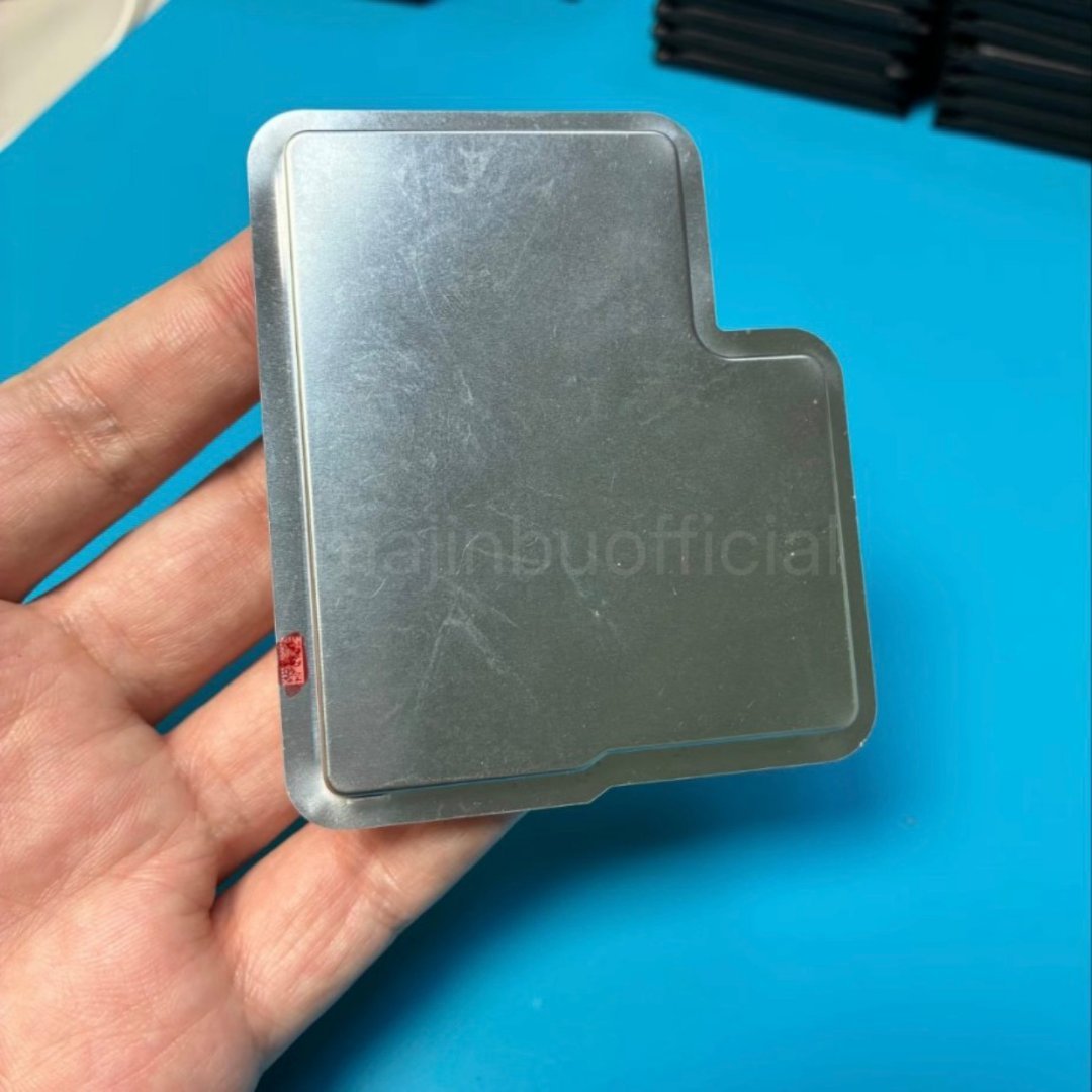 iPhone 17 Air 的 L形（预计2900mAh）钢壳电池曝光 ​​​
