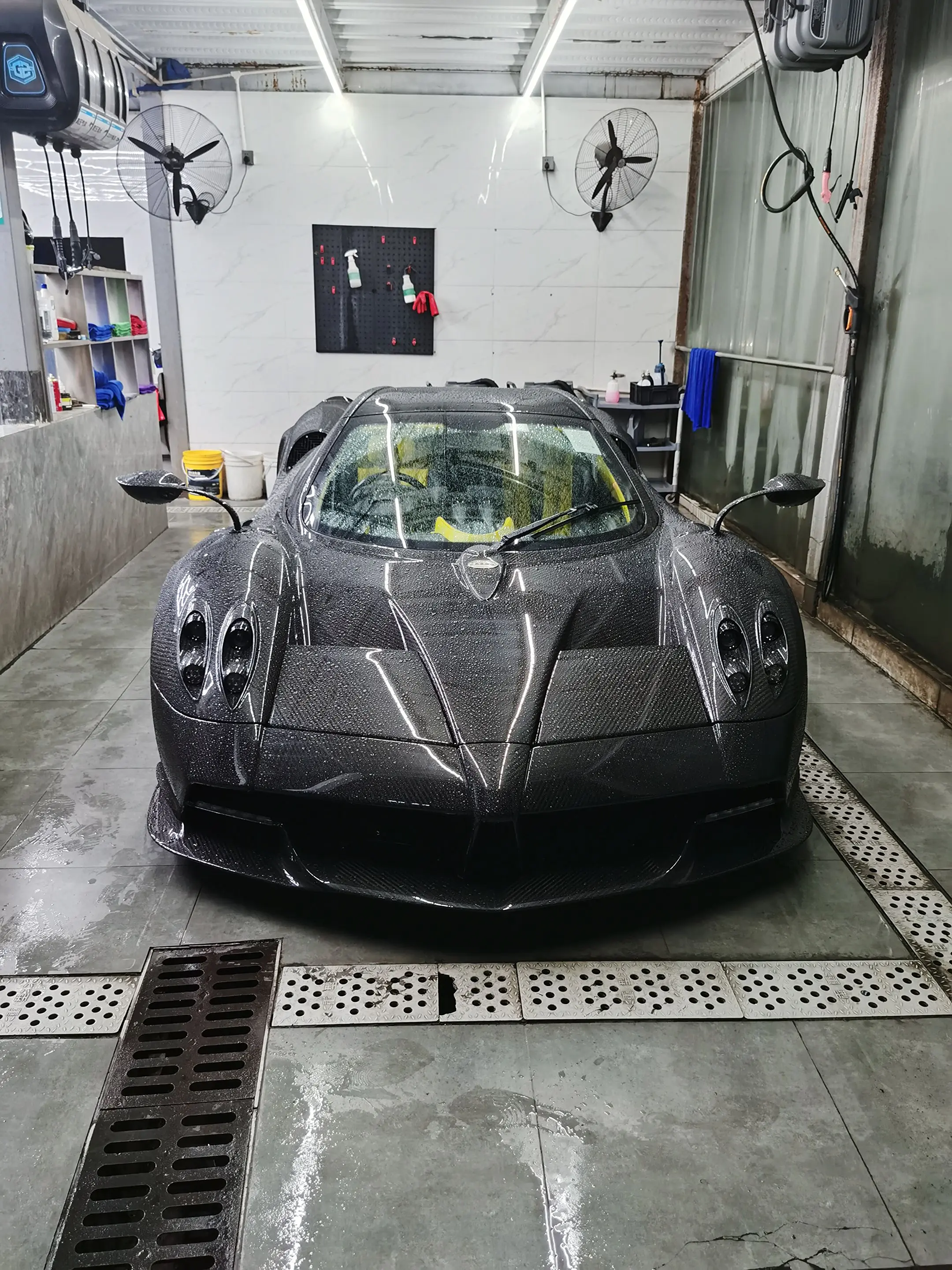 第10台帕加尼空降深圳