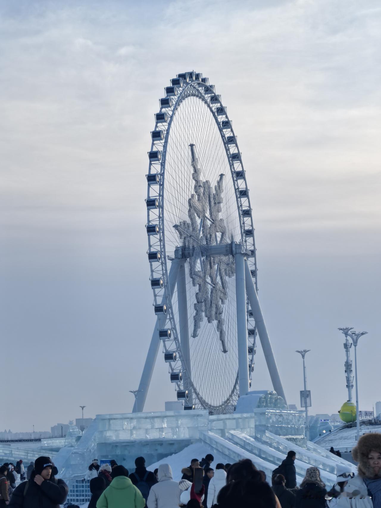 哈尔滨冰雪大世界
想说爱你不容易
实在太难预约了
大年初三一大早从大连开车
中午