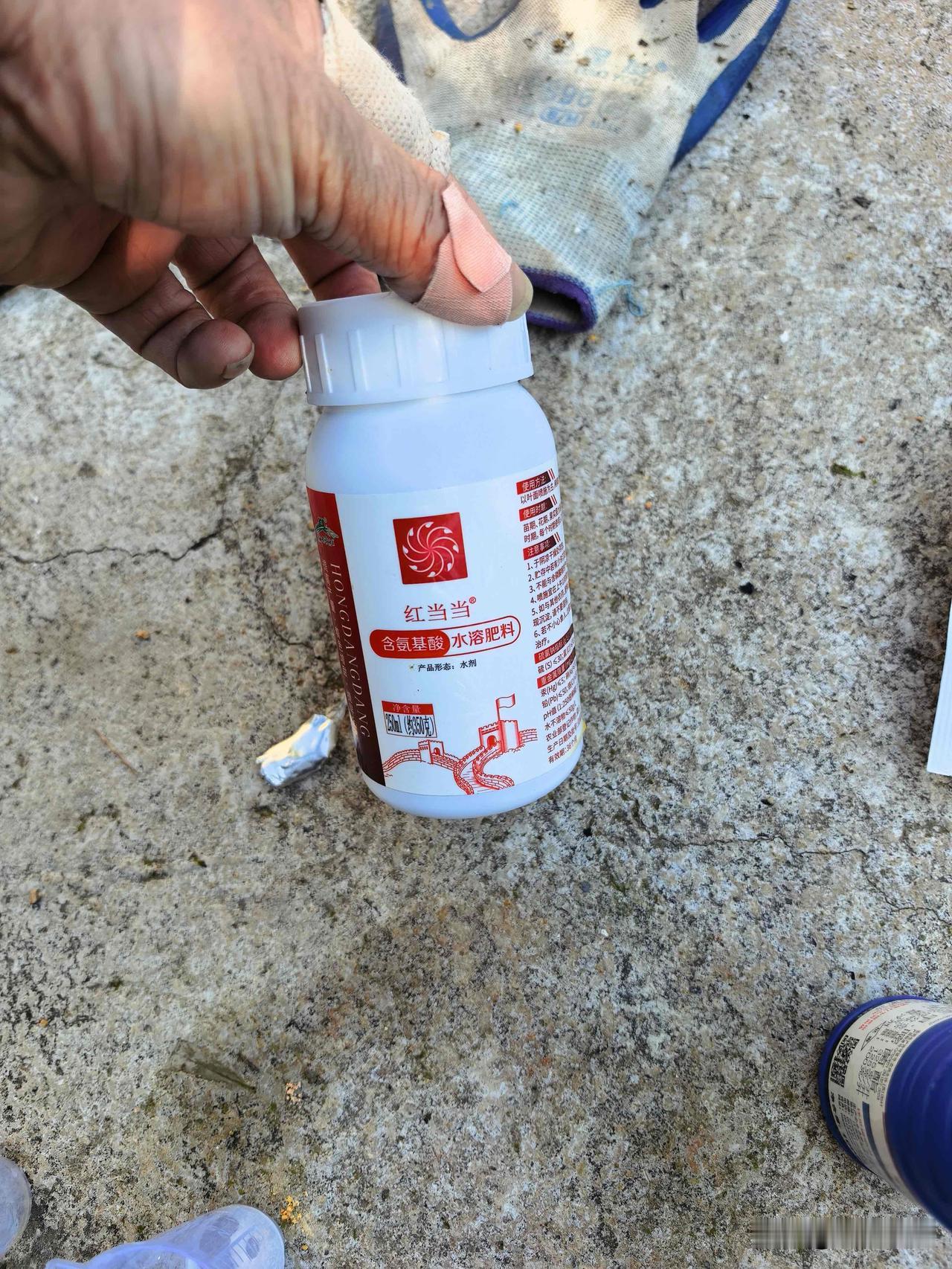 网友爬山时拍到的，这是什么高科技产品，可以使用吗？