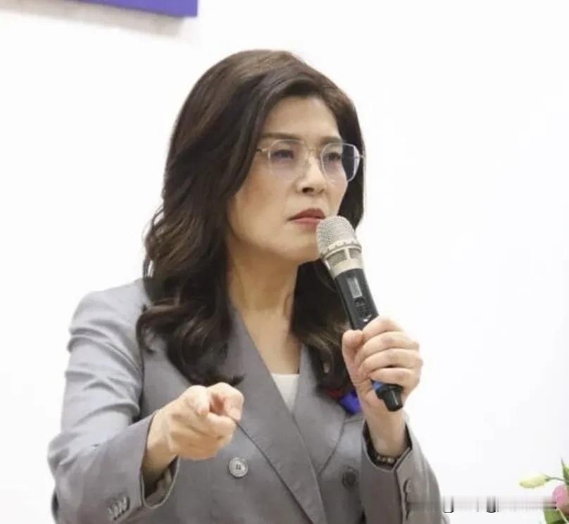 国民党主席郑丽文做客岛内节目“政经关不了”接受专访，面对主持人抛出所谓“台湾的现