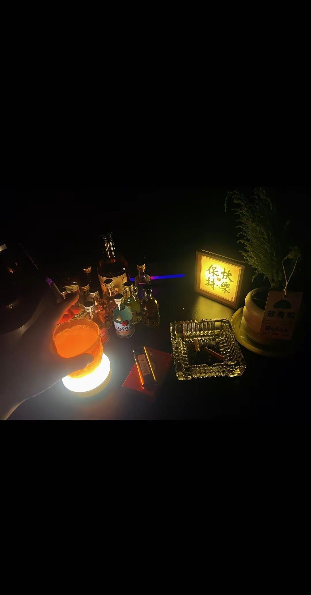 微醺是结束一天最好的方式，可以喝醉，但是没必要。音乐和酒精就是生活的解药 微醺是
