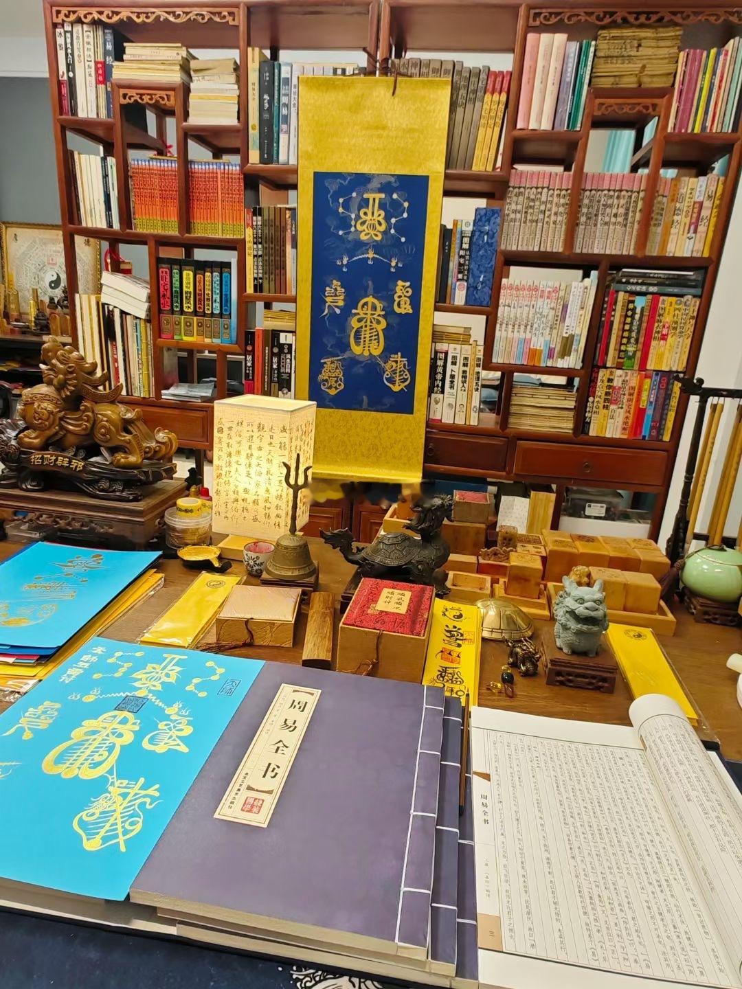 人生得失皆可见，六十四卦道路明。追逐功名尘世事，易经随身望明镜。修身养性离纷扰，