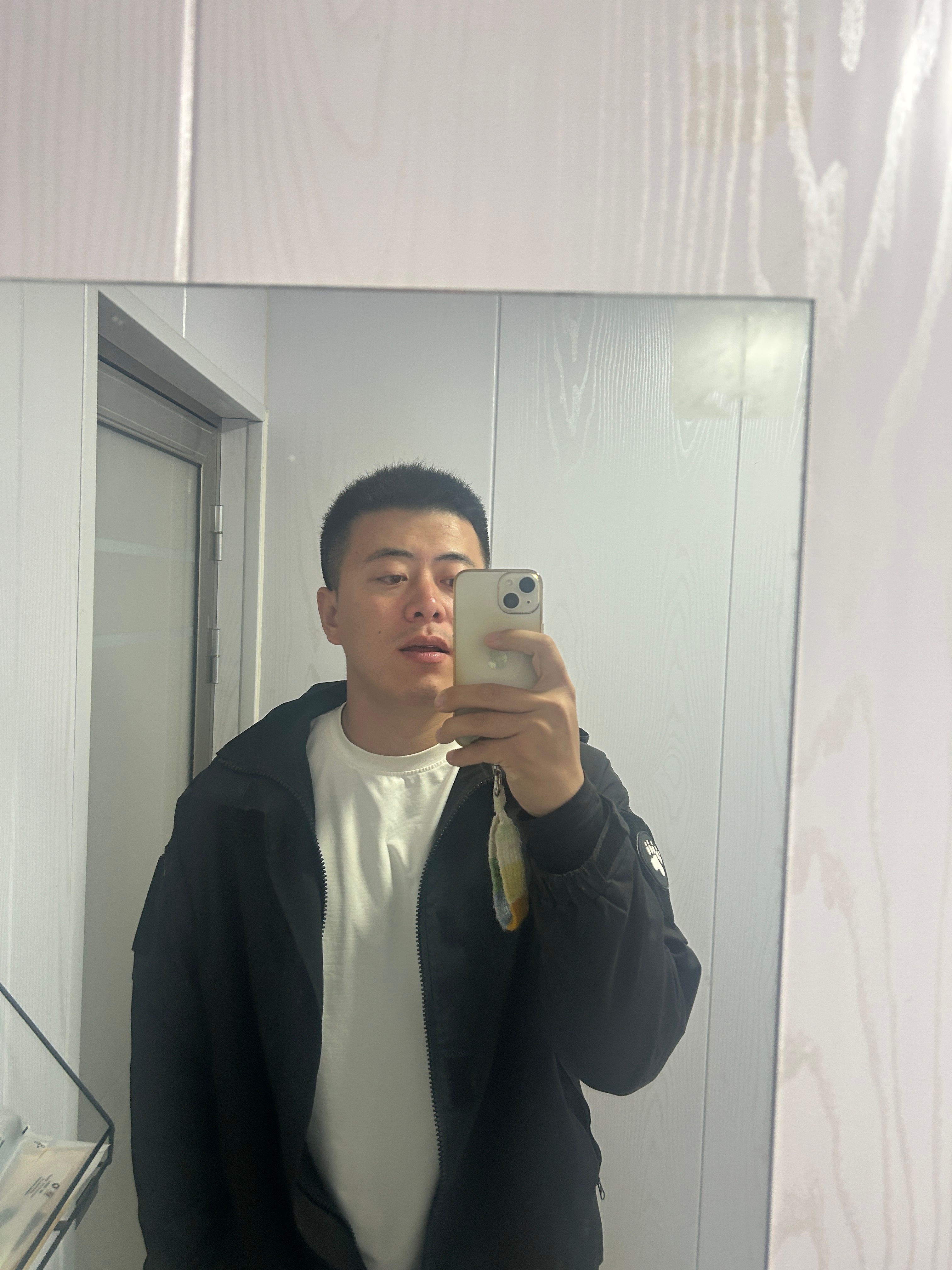 又吸上了 阿里·日土