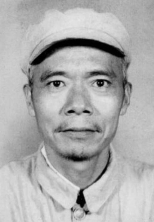 1980年，北京一场档次极高的酒席上，时任中央调查部部长的罗青长举着酒杯，走过去