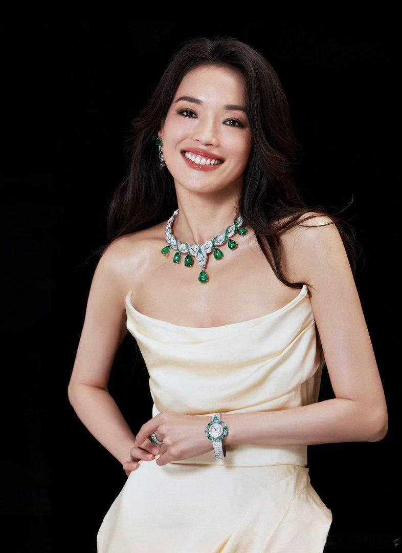 YU7代言人还是舒淇永远被舒淇的颜值惊艳到，随性松弛又自带气场，五官耐看韵味十足