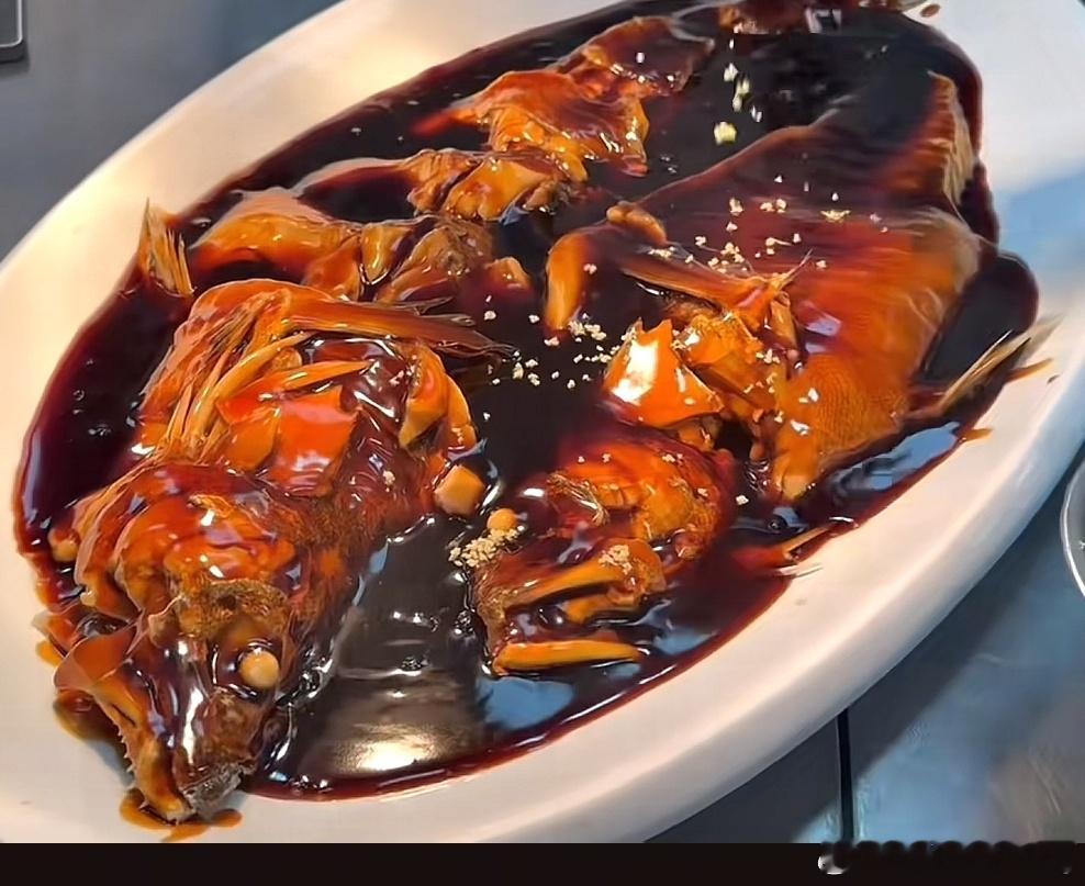 终于有人为西湖醋鱼正名了别信“杭州美食荒漠”的梗，找对店的西湖醋鱼，酸甜透亮的芡