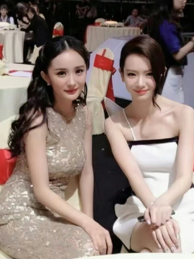 杨幂 梗当然要当本人面玩 有颜又有趣的大美女谁不喜欢！戚薇以前采访被问到如果演百