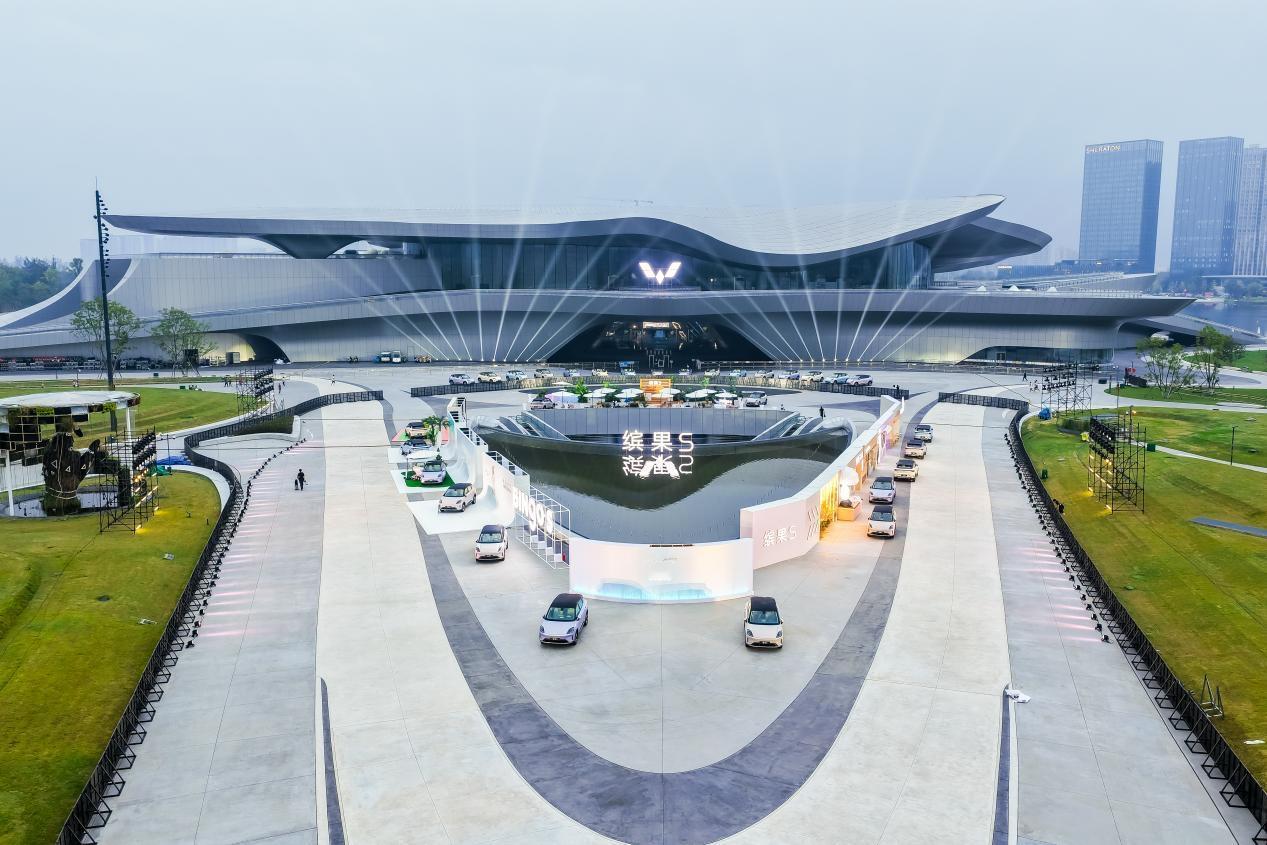 含着金汤匙出生的缤果S，为何值得大家闭眼入？
 
缤果S在11月份热销2.5万台