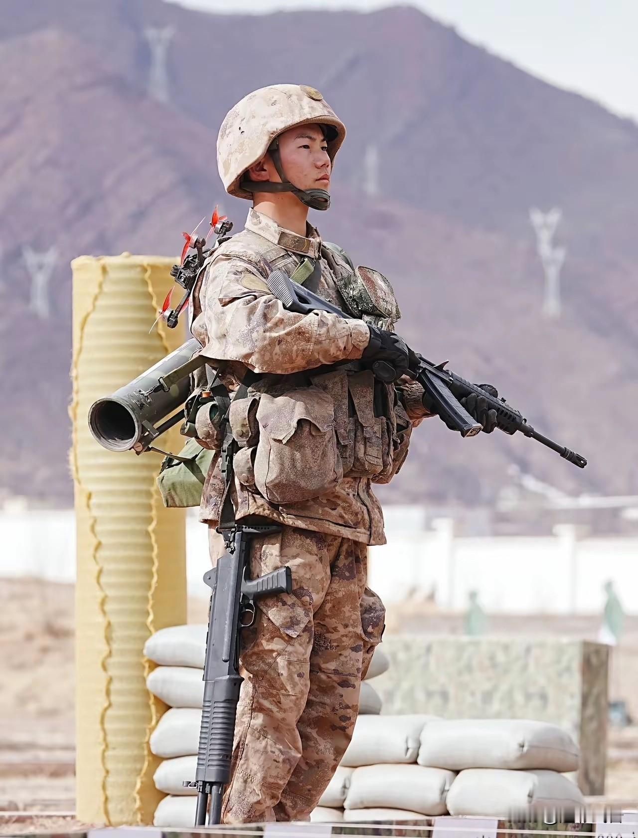 单兵装备追求哀而不伤，镜头美学需尊重战术科学，而不是呈现贪多嚼不烂！
     