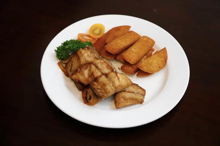 【找一个会做饭的丈夫，或是有一个会泡茶的妻子，大概是婚姻里最踏实的幸福】
   