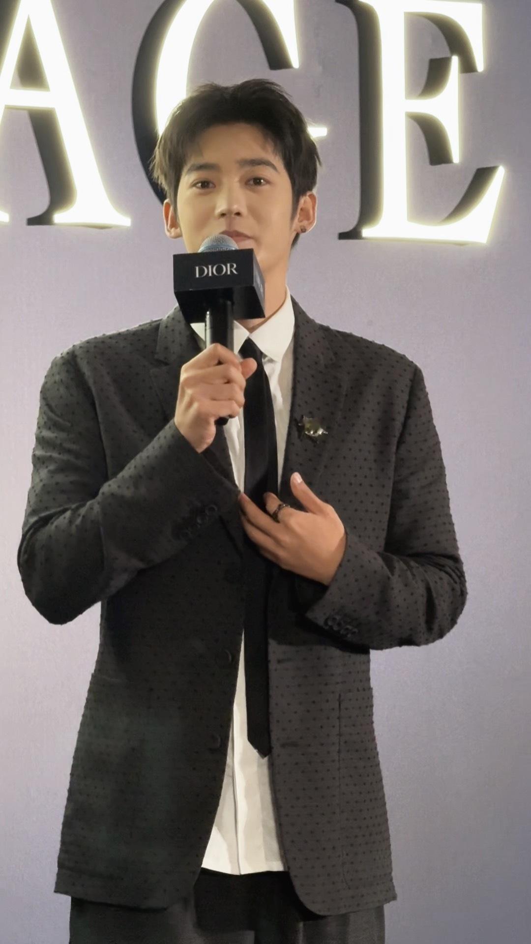 “谢谢你们，你们一直在我的旷野里。”我晕了。。。 ​​​