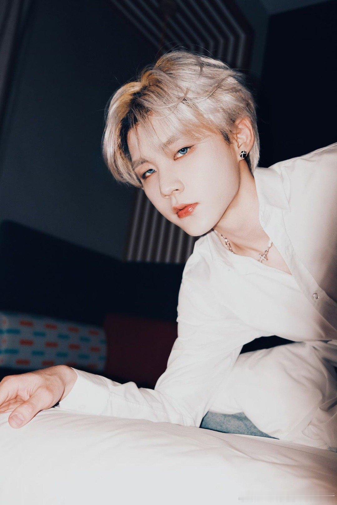 #李权哲给五年前的程潇一点震撼# 又是被李权哲帅到的一天，咱就是说帅哥的舞台也太