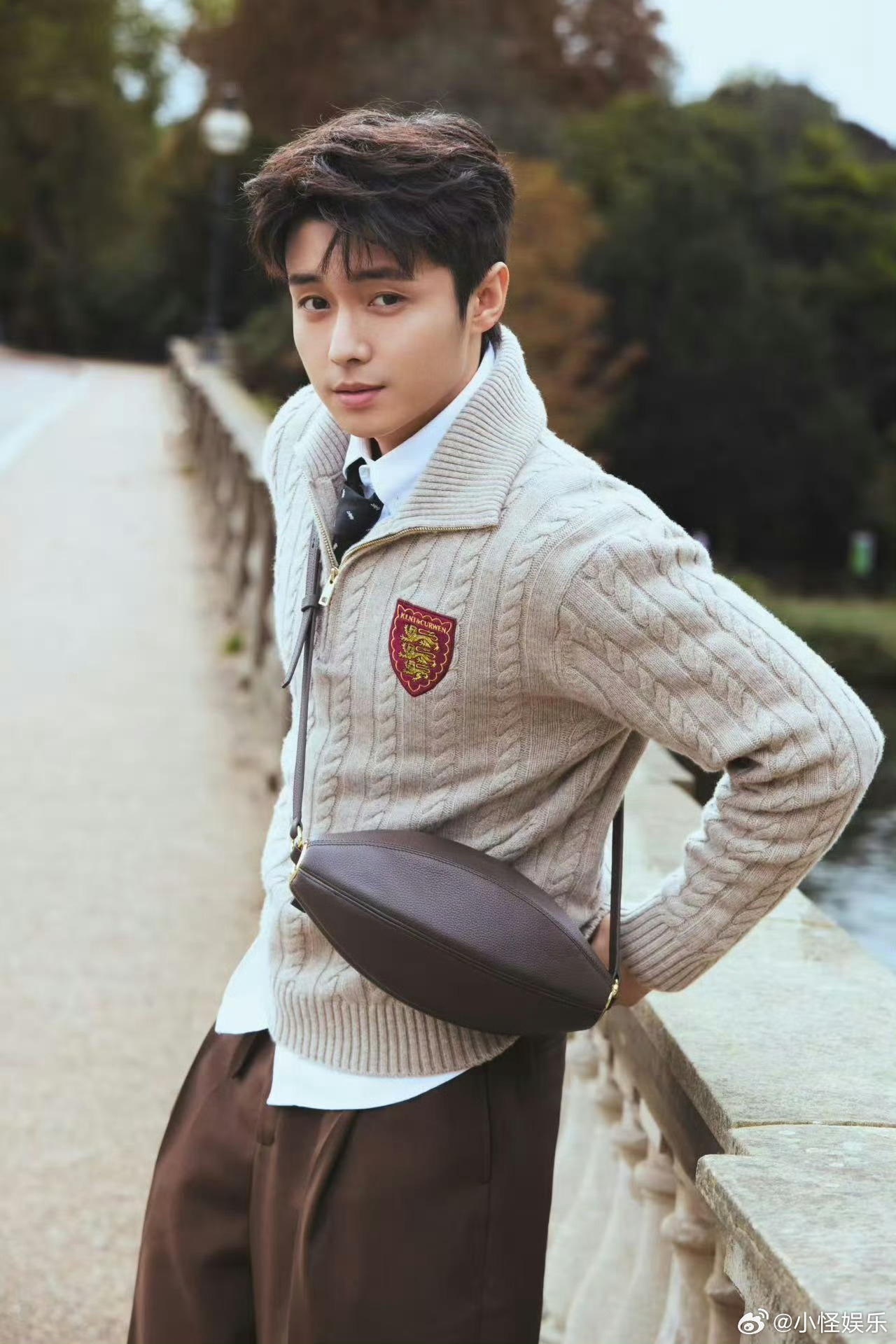 跟翟子路在伦敦做同学期待翟子路伦敦时装周的全新造型，清爽英伦风自带光芒，少年感永