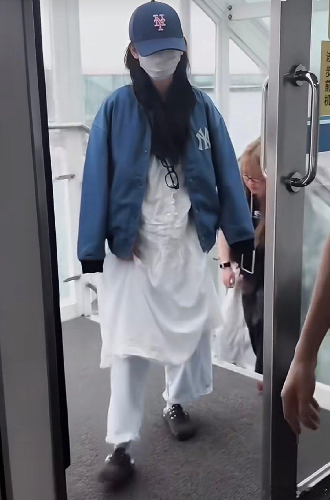 春日宴这两个人能出现得体面一点吗章若楠王星越能出现得体面一点吗 ​春日宴这两个人