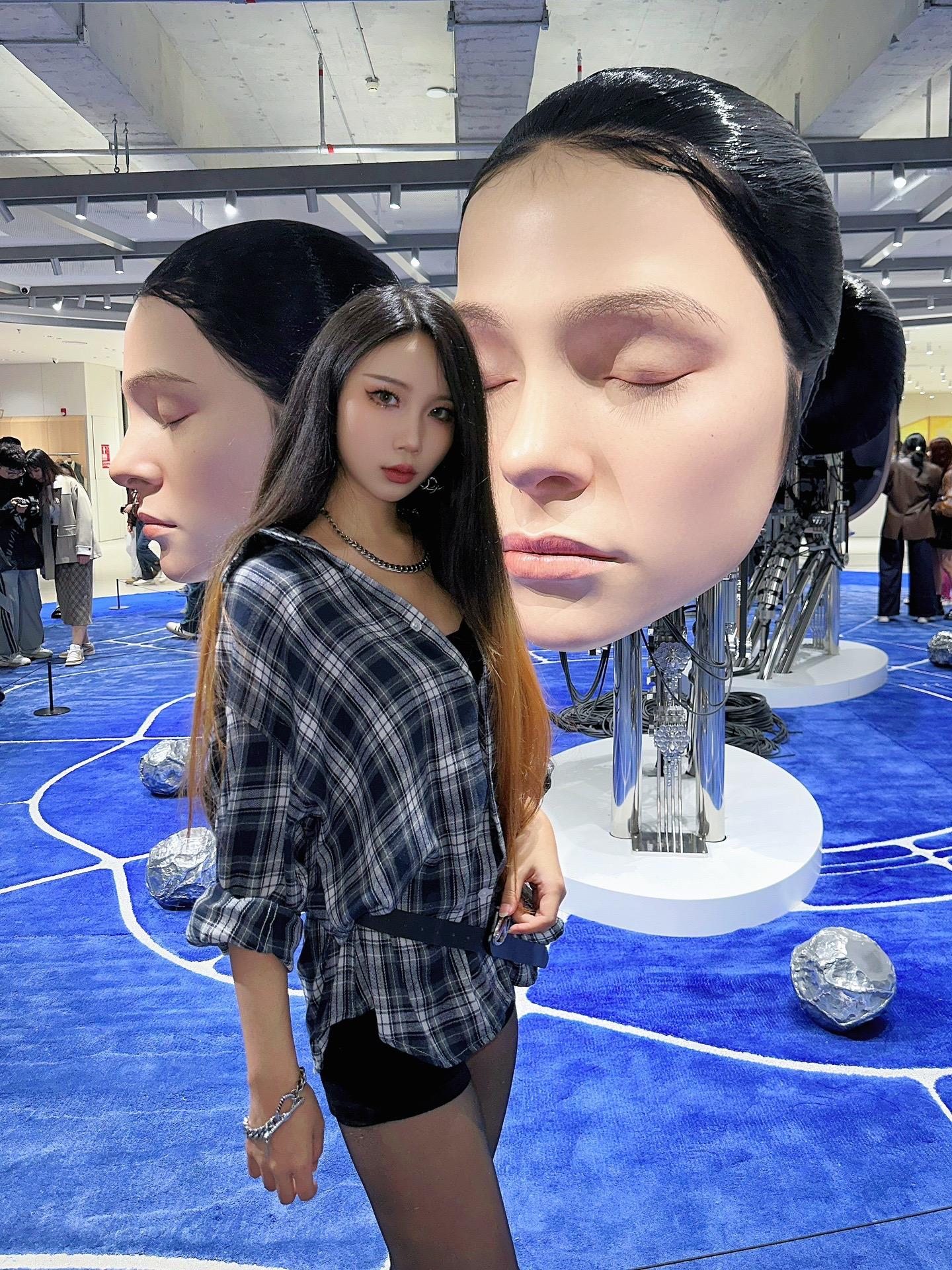 万象天地人超多的巨人展🤩。人真的巨多 找个机位不容易 最大的那座完全没法拍🥲