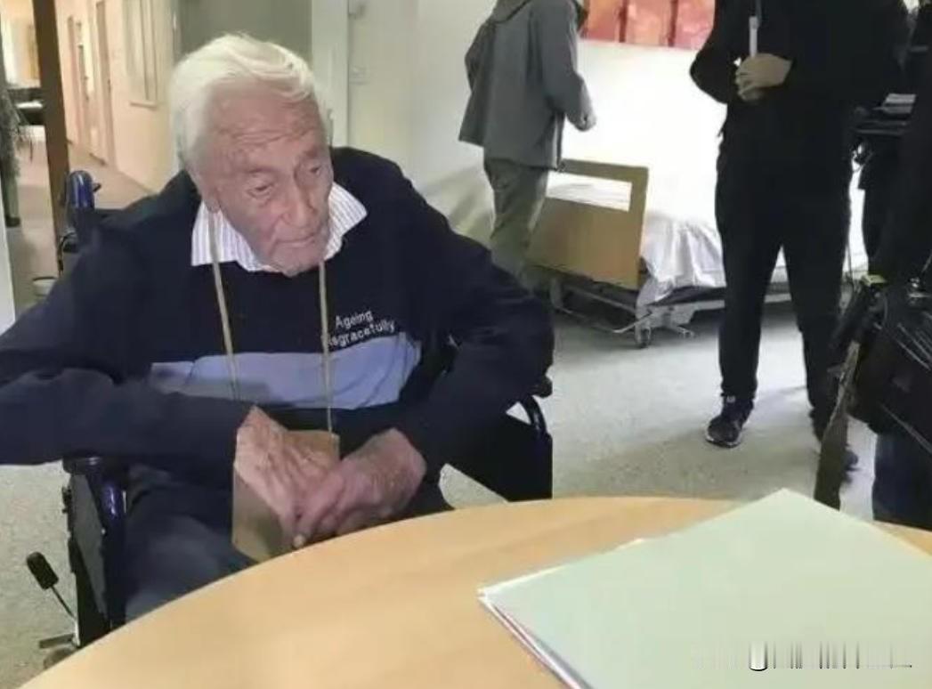 2018年，澳大利亚一位104岁的科学家，前往瑞士接受安乐死，当药物注射到他的体