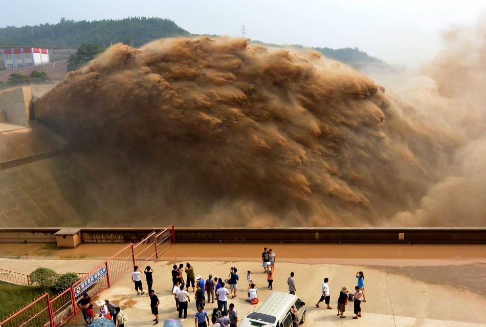 大禹治水，以疏代堵。若仅依赖人力挖河，无异于杯水车薪；而善用自然之力，方能事半功