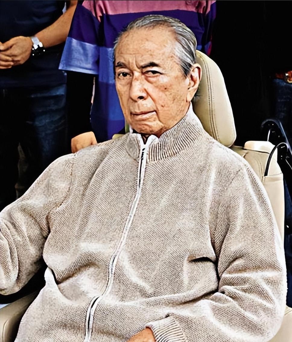 何鸿燊是个谜！2009年，88岁何鸿燊各脏器就已衰竭，但他直到2020年才死亡，