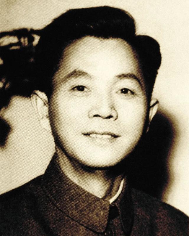 1961年12月，山东省委第一书记舒同被断崖式降职。

要说舒同的“降职”，绕不