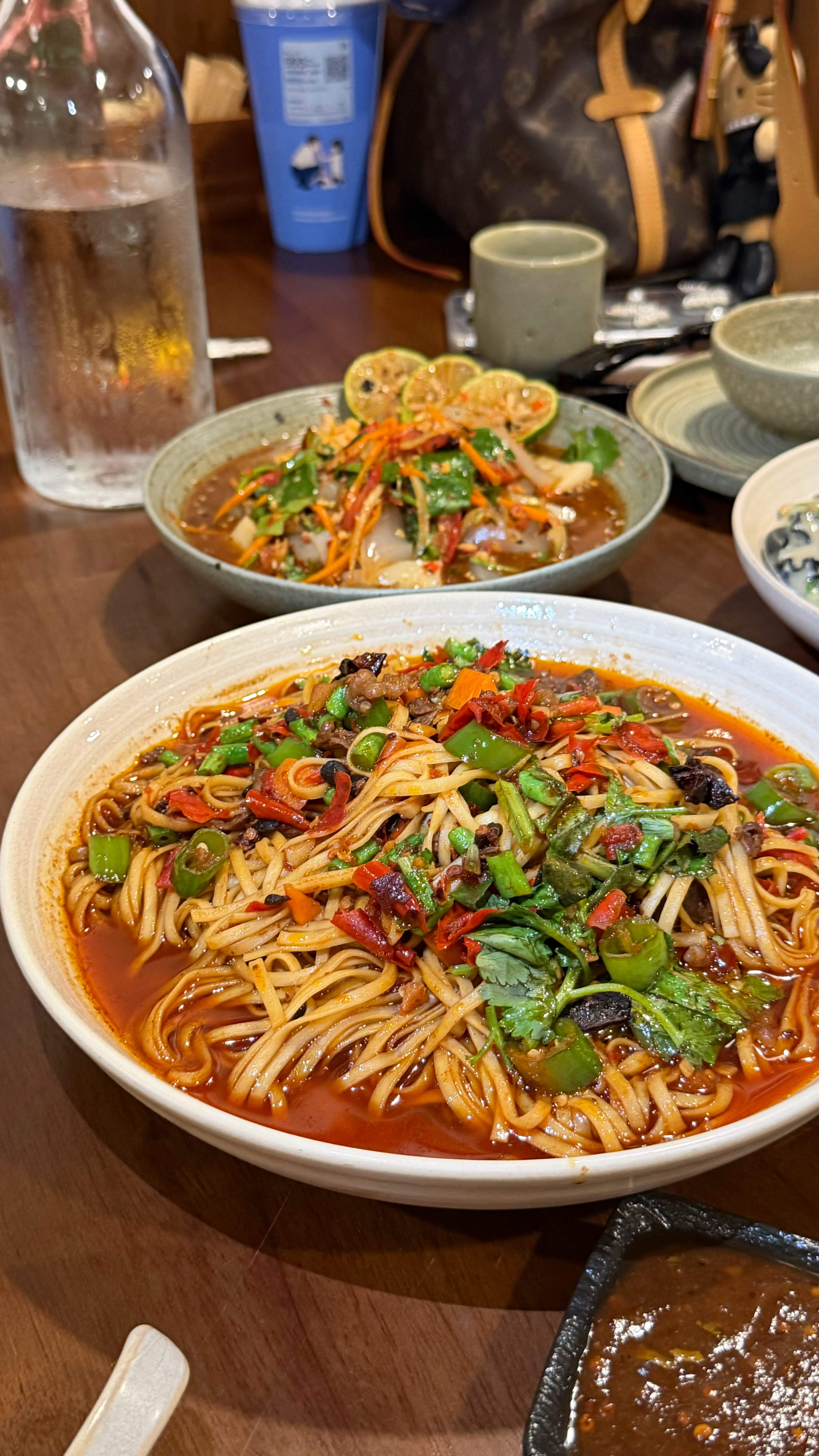 终于在版纳找着一家好吃的烤鸡了…… 