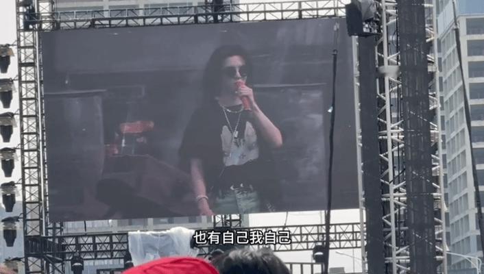 华晨宇演唱会免费炒饭被吃掉3吨 在佛山开三场乐园演唱会，粉丝一共吃掉三吨炒饭，花