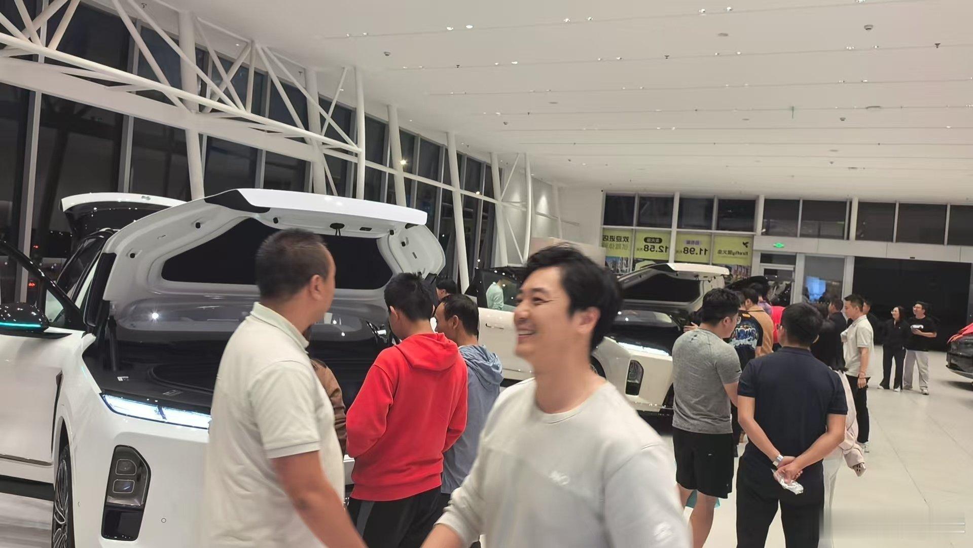 看给蔚来销售乐的[doge]新势力的销量格局，要变天了蔚萤乐！蔚赢了！蔚来es8