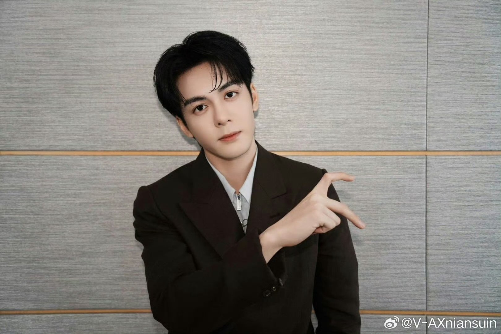 曾舜晞这个吴小狗变吴老狗的转场 曾舜晞这转场谁顶得住啊很难不反复循环这段画面！前