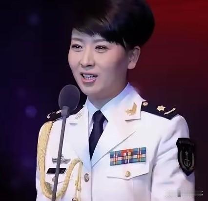 大家也很好奇，闫某晶名下共关联了8家公司，虽然目前只有两家企业续存，但是也有网友