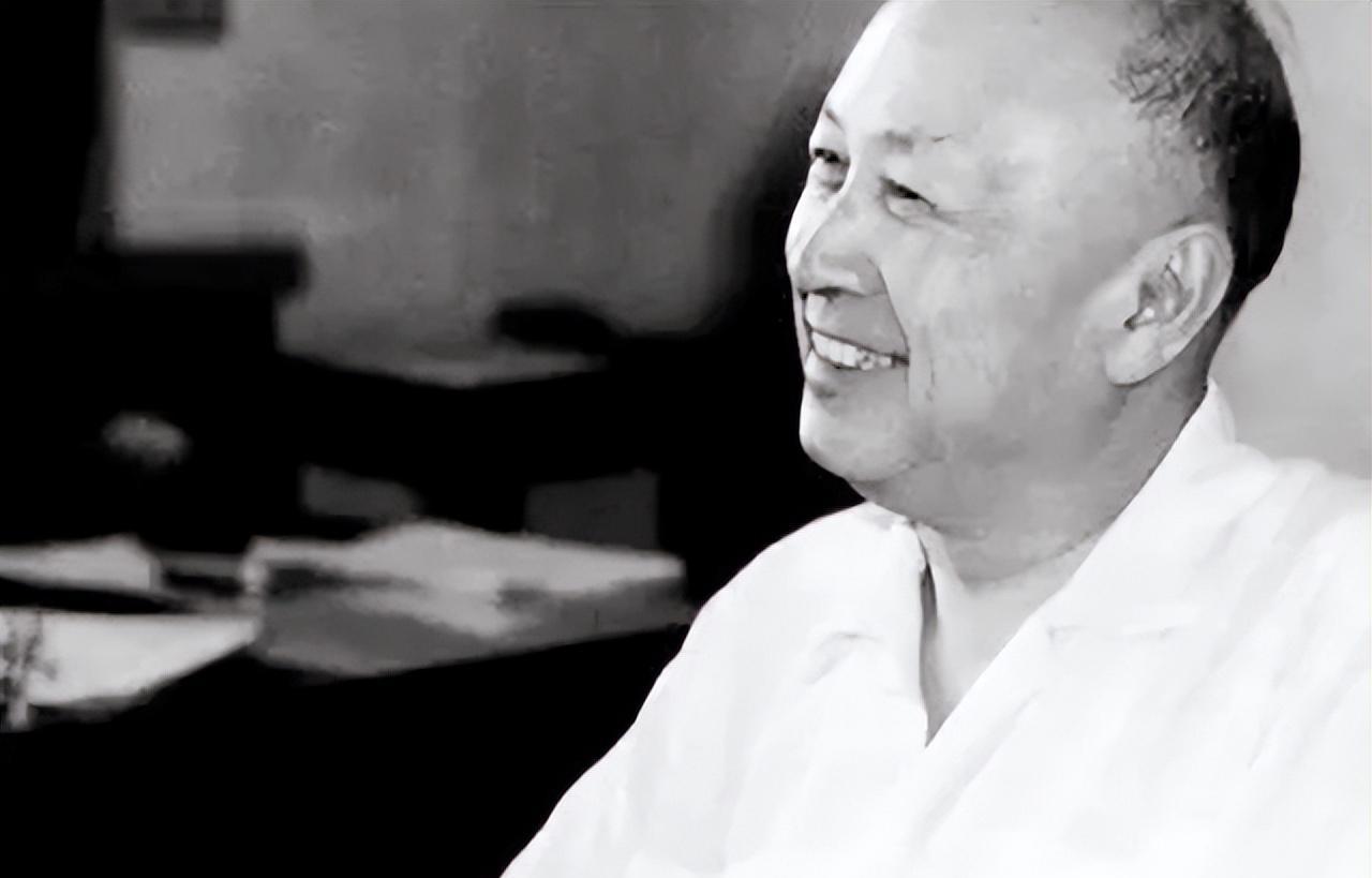 1964年一个晚上，钱学森从实验室忙碌回到家，和家人共进晚餐，味觉敏感的他感觉到