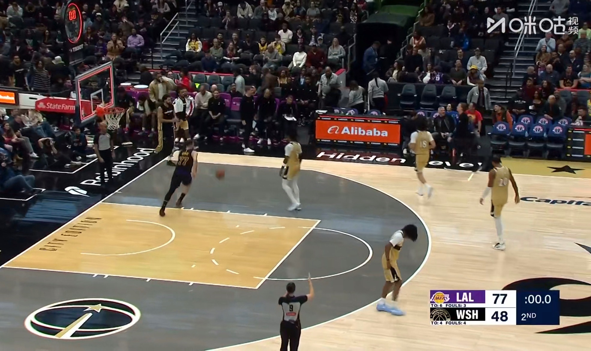 湖人半场领先奇才29分 