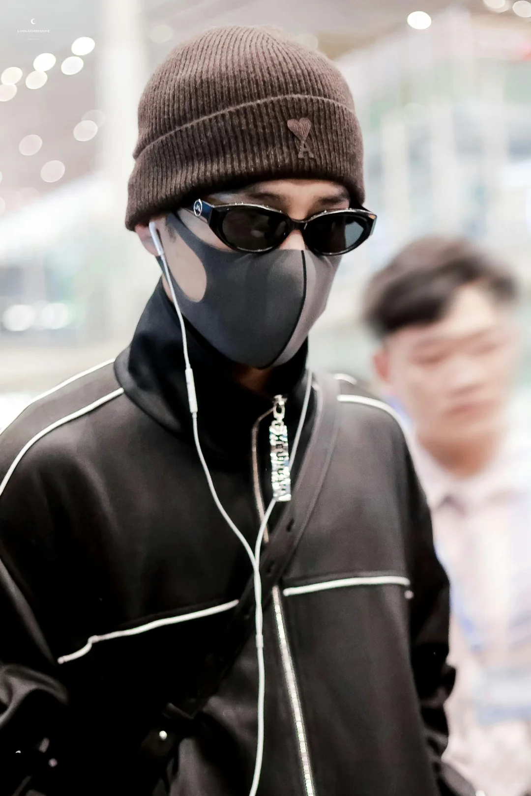 肖战9.20机场穿搭！还是那个清爽大男孩～