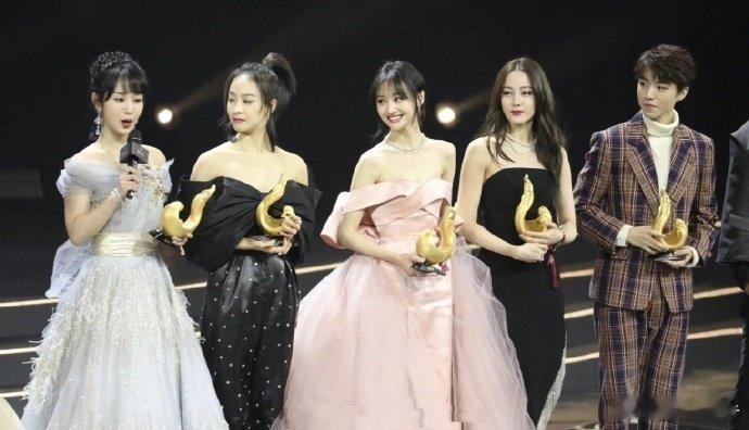 再也不会有的微博之夜名场面…… ​ ​​​