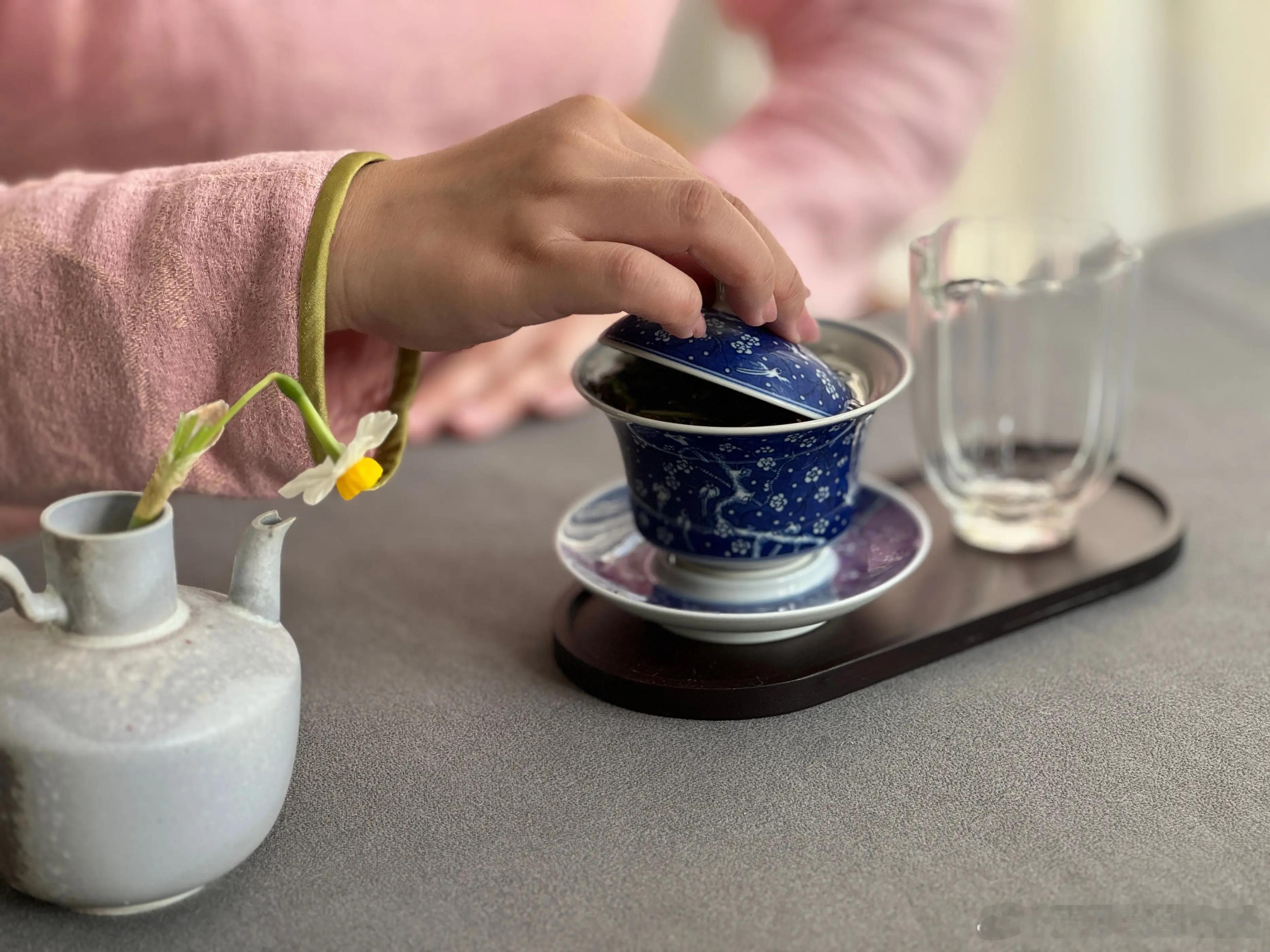 年轻人的喝茶dna觉醒了  快节奏生活带来的压力和焦虑，茶文化为年轻人打开了一种