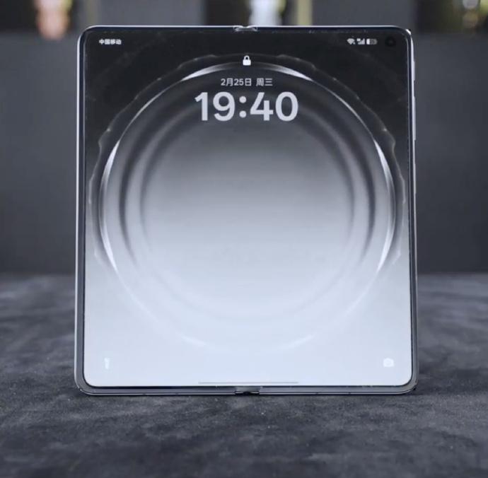 Find N6内屏展开的多角度视频来了。
这么看，真的很平整。一点折痕都没有？