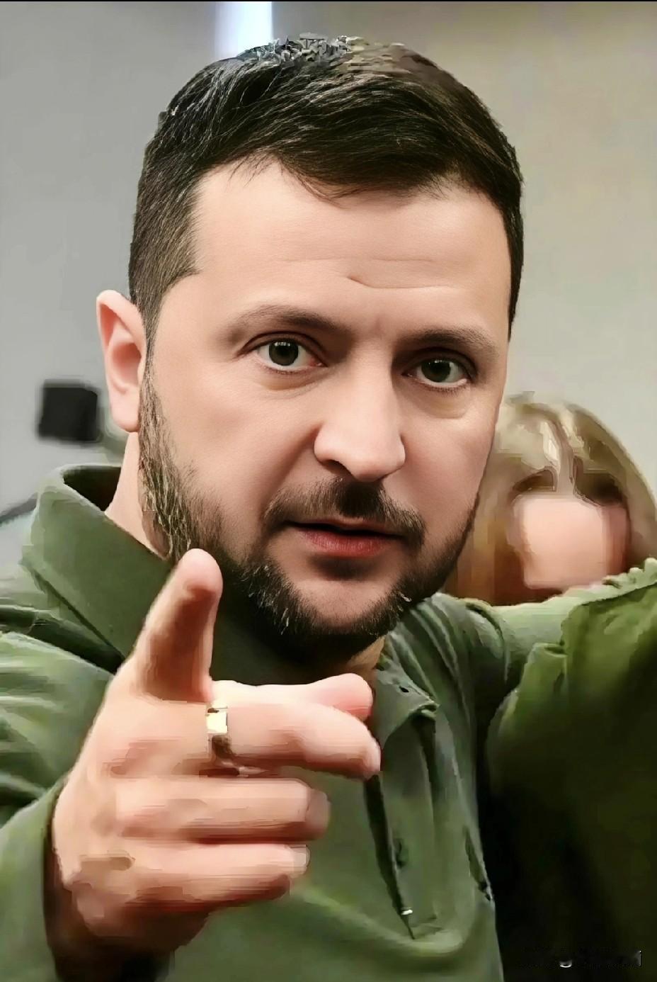 泽连斯基放弃入约换美欧保护，看着像让步，其实是没办法——美欧援助砍半，前线71万