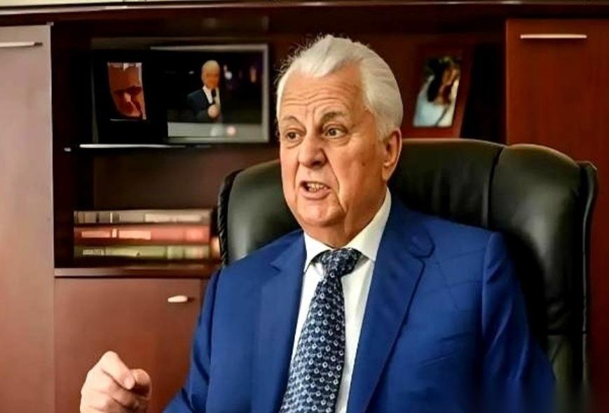 一群乌克兰的顶尖专家，在中国采访镜头前，突然就集体崩溃，哭得像个孩子。

你以为