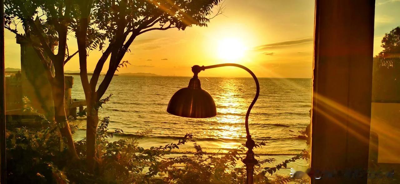 被烟台的海狠狠治愈了！原来日落真的能抚平所有疲惫😭

真的会被海边的日落，治愈