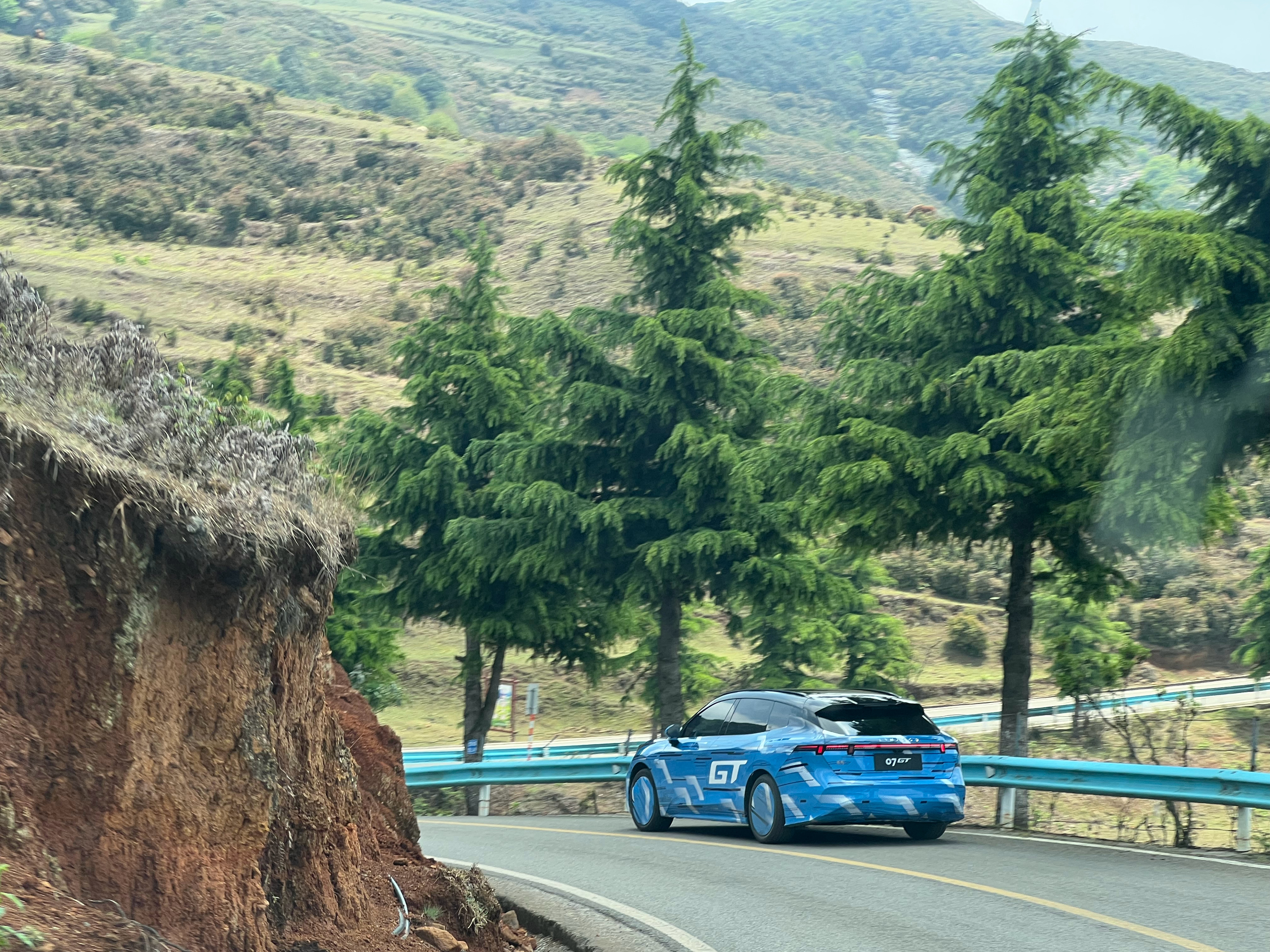 看到贵州晴隆二十四道拐这条经典盘山路，就能理解“贵GT”线路的含金量了。没想到在
