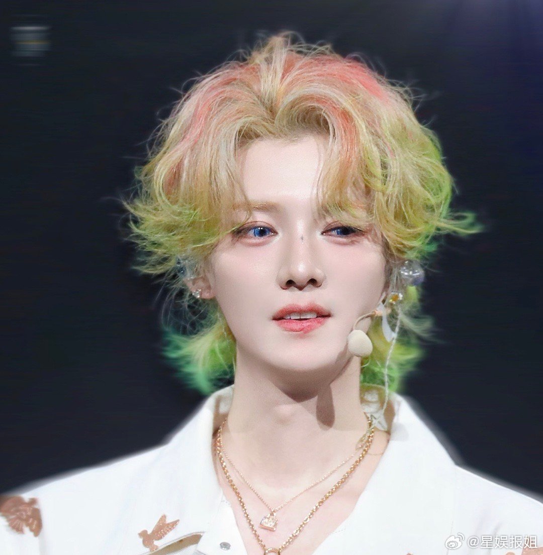 这是天使吗…我的天啊长得如此精致像洋娃娃 ​​​