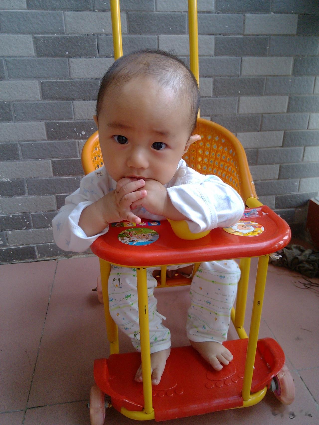 今天因为一点小事，
跟人争的面红耳赤，
闹得不愉快。

今天在路上碰到表哥了，