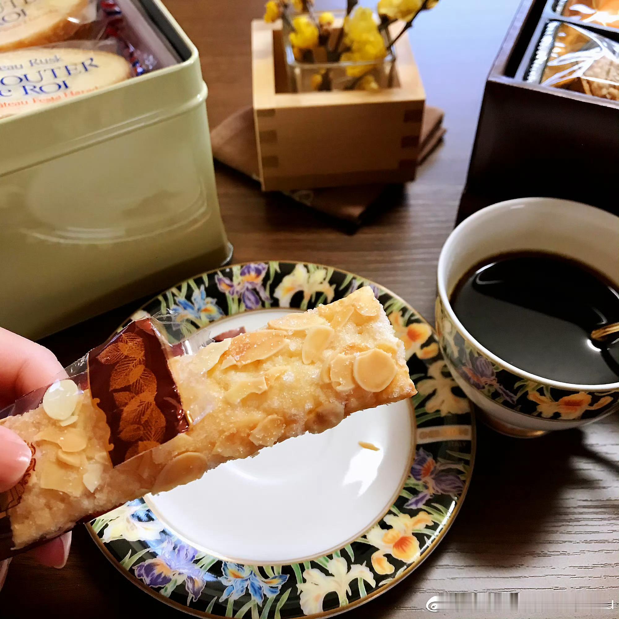 【搬运】2019年01月01日tea time 咖啡☕️➕锁喉的零食🍫反正忍着