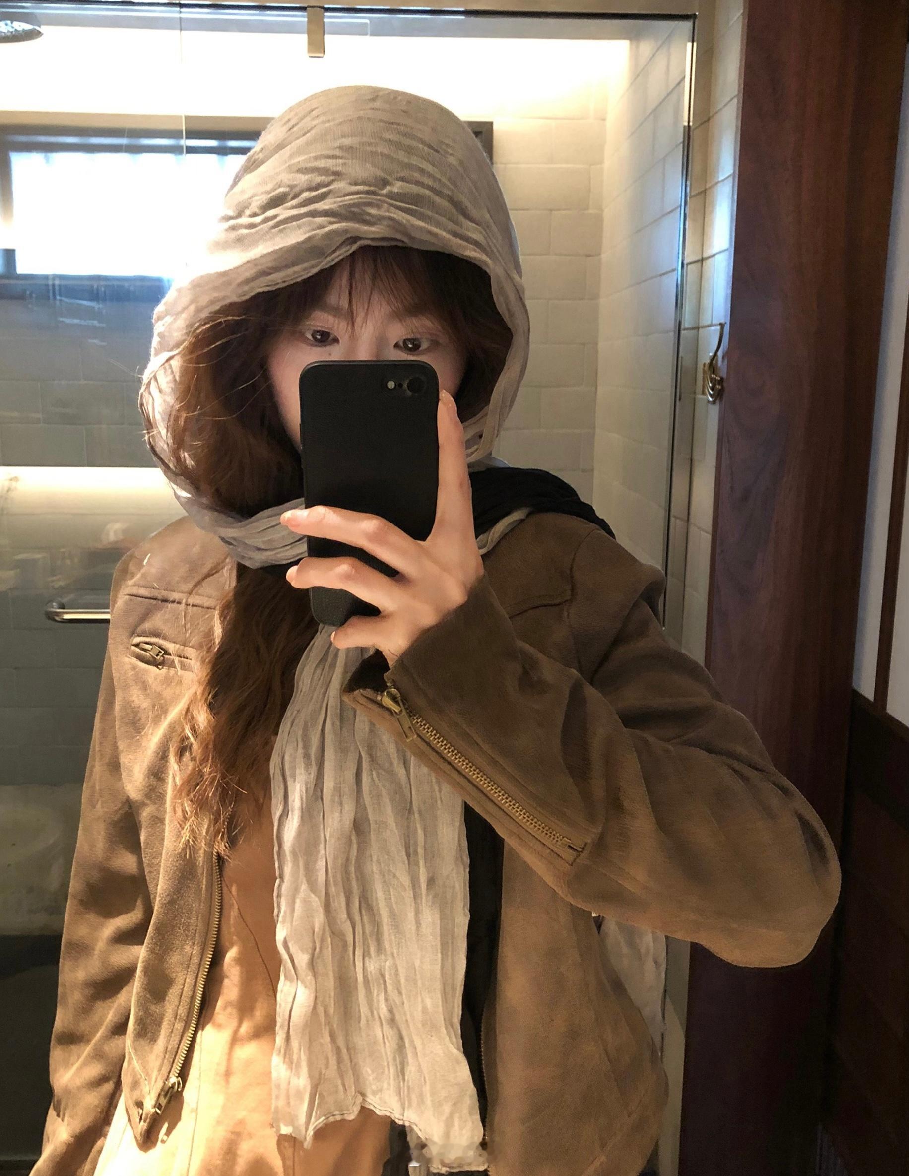 还是以前的home键iPhone有意思。 ​​​