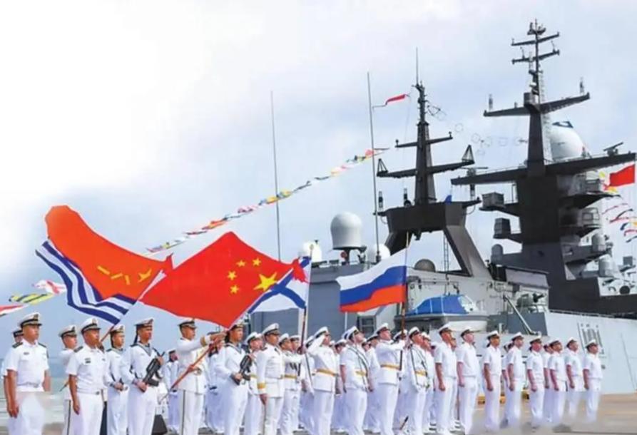 日本的天塌了！ 

根据日本防卫省统合幕僚监部8月3日发布的消息，中国海军3艘舰