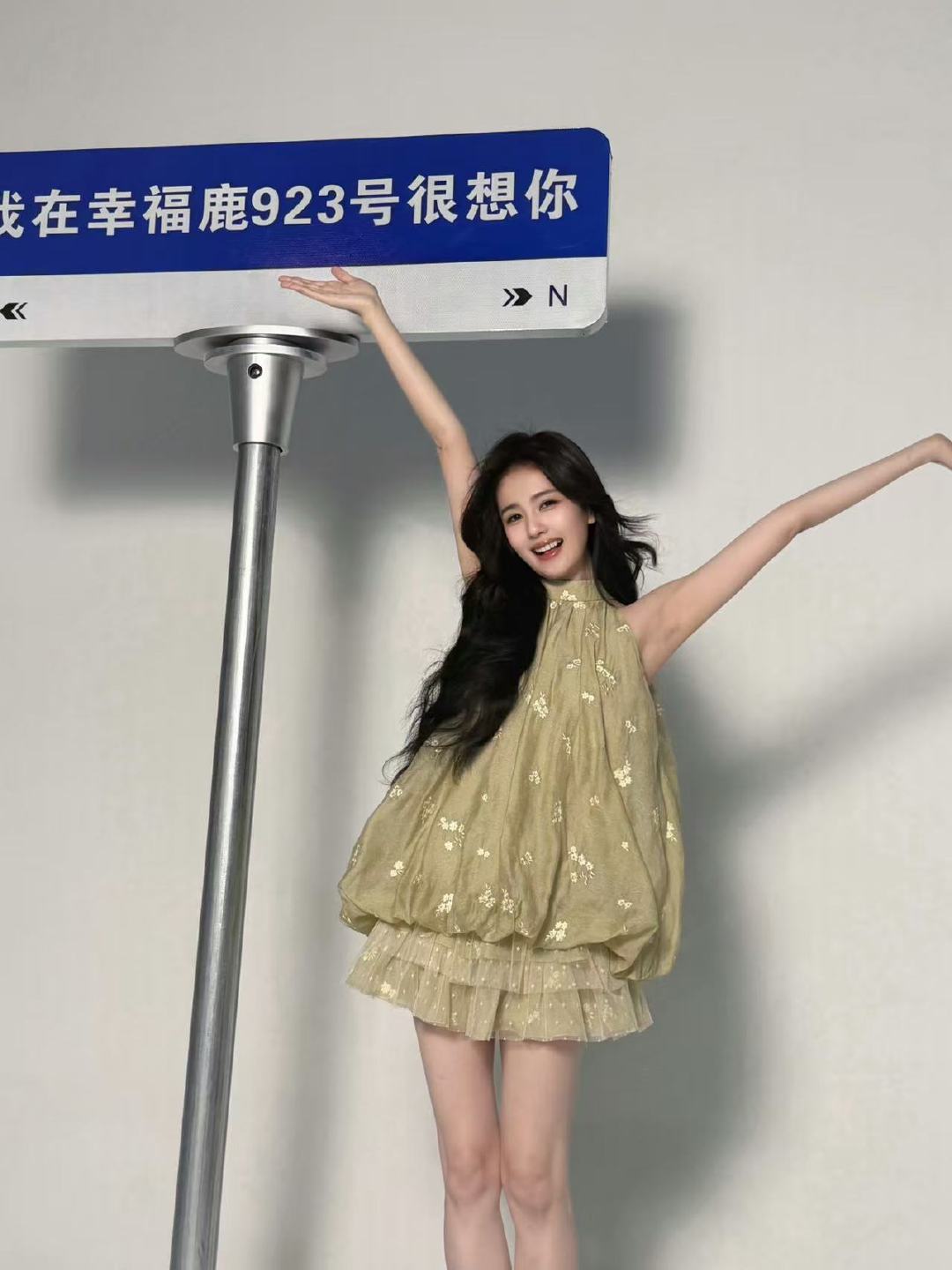 白鹿打卡照白鹿打卡照更新 想你的风吹到了幸福鹿923号❤️ ​​​