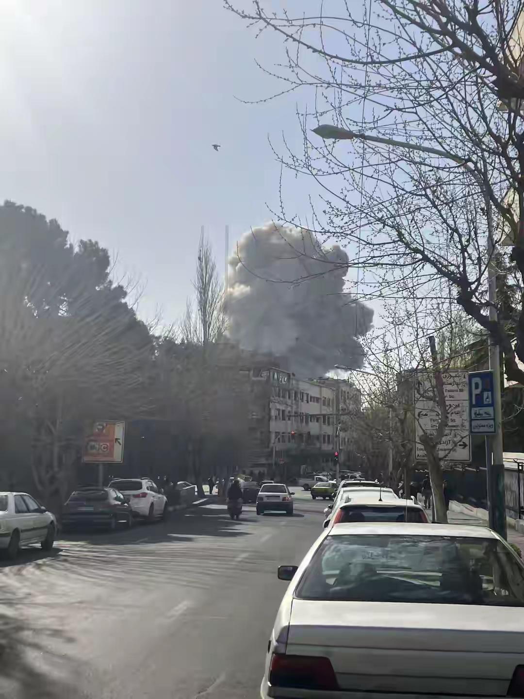 伊朗这顿狠揍，直接扒光了国际社会的底层真相：所谓的规则全是霸权的遮羞布，拳头硬、